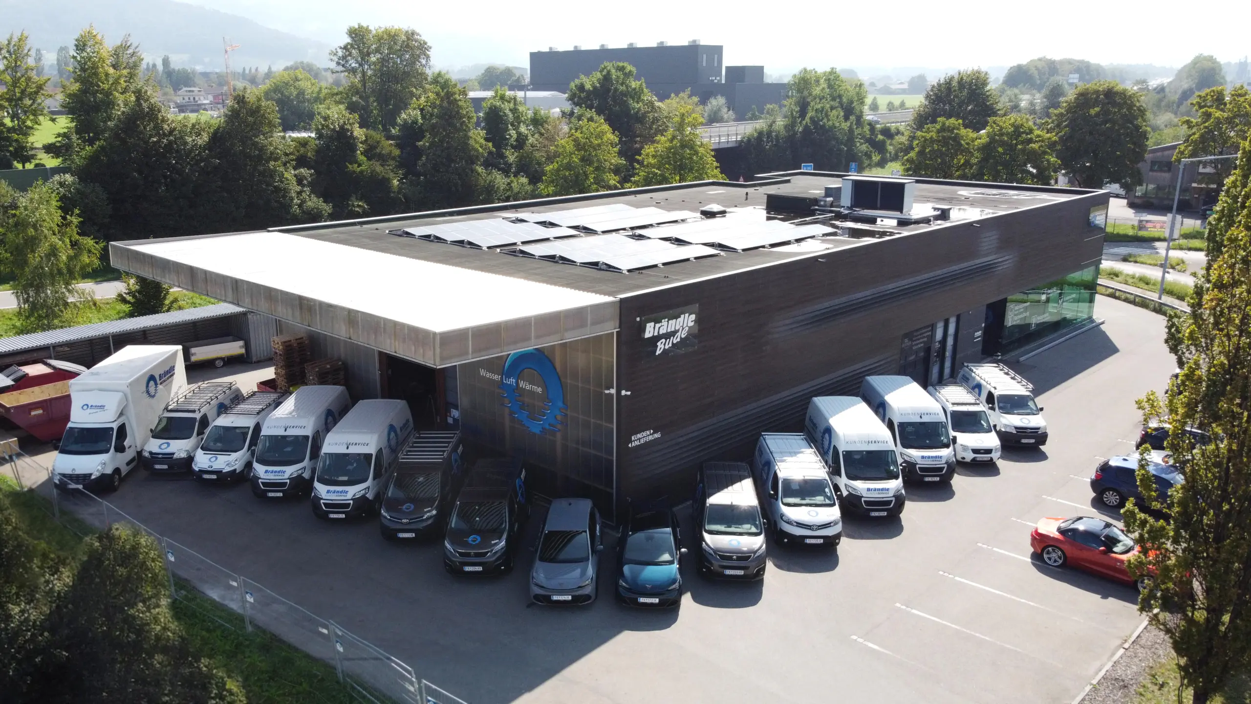 Drohnenfoto Brändle Gebäude und Fuhrpark